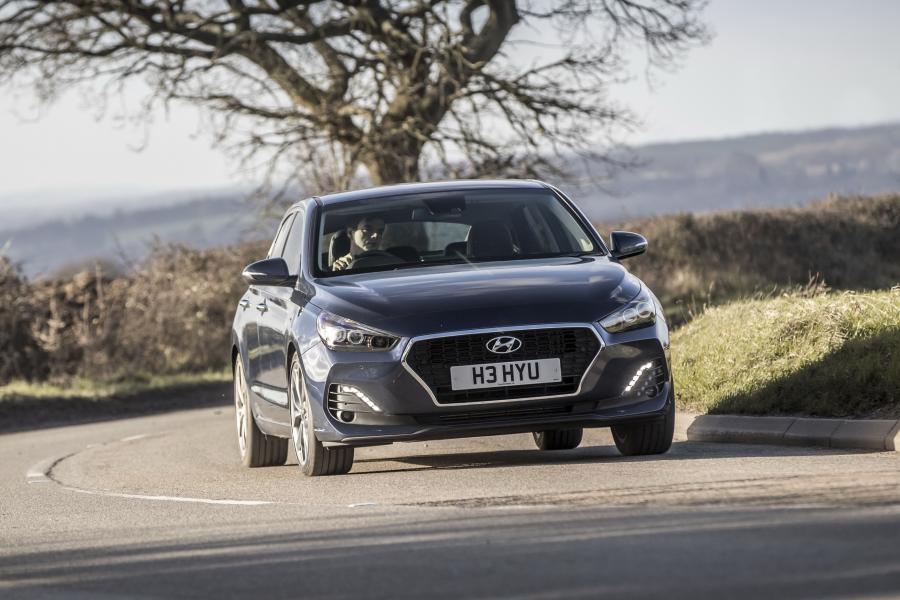  Hyundai i30 Fastback (PD) 2018 года  (UK) (фото 28 из 40)